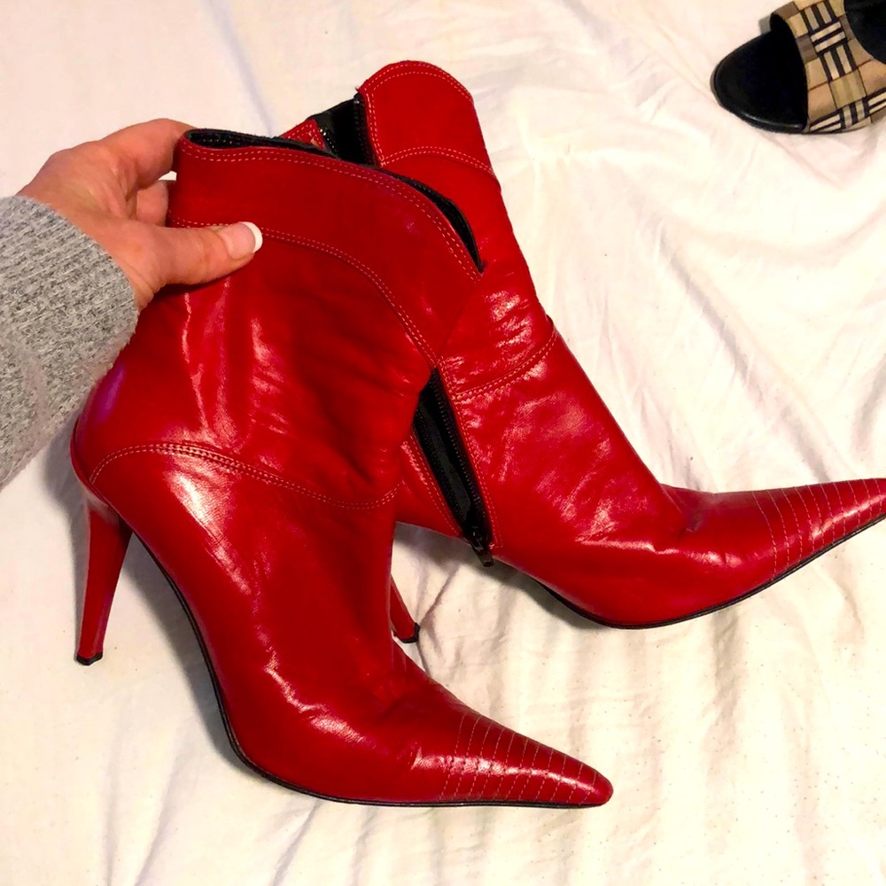 Red Veto Cupid booties
